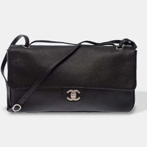 CHANEL Shoulder Bag